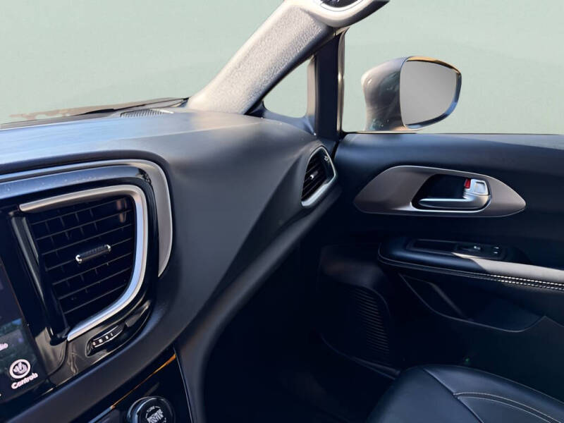 2020 Chrysler Pacifica AWD LAUNCH EDITION - Photo 16