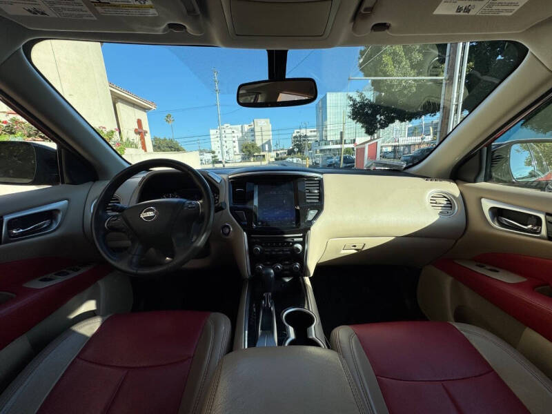 2017 Nissan Pathfinder SV