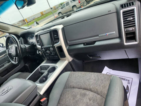 2016 RAM 1500 SLT
