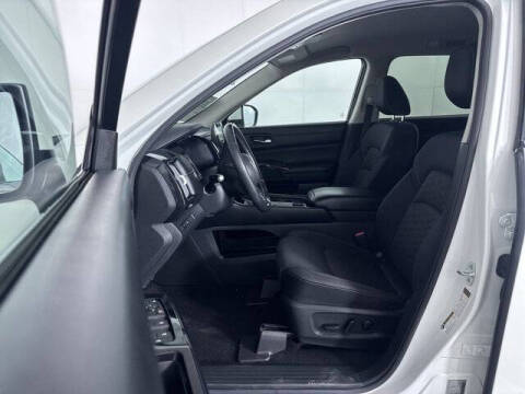 2022 Nissan Pathfinder SV