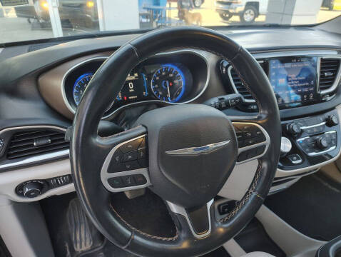 2017 Chrysler Pacifica Touring-L