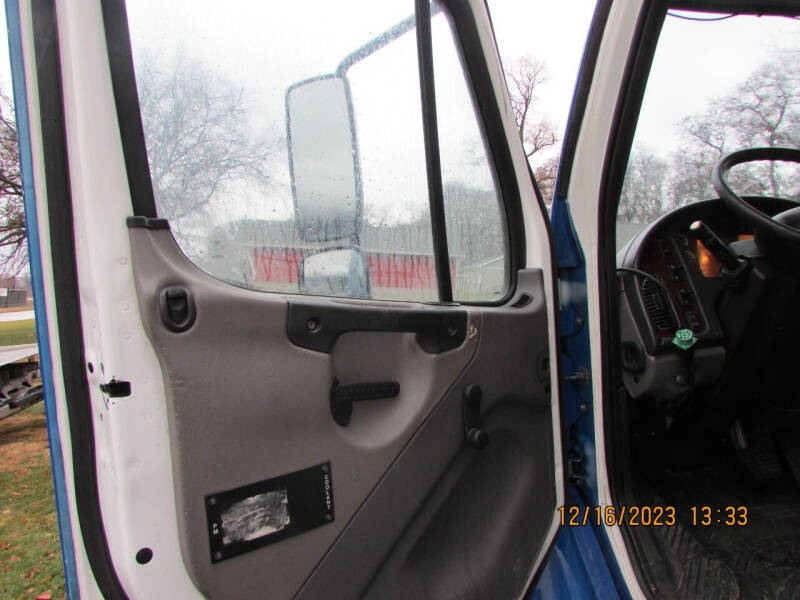 2012 Freightliner M2 106