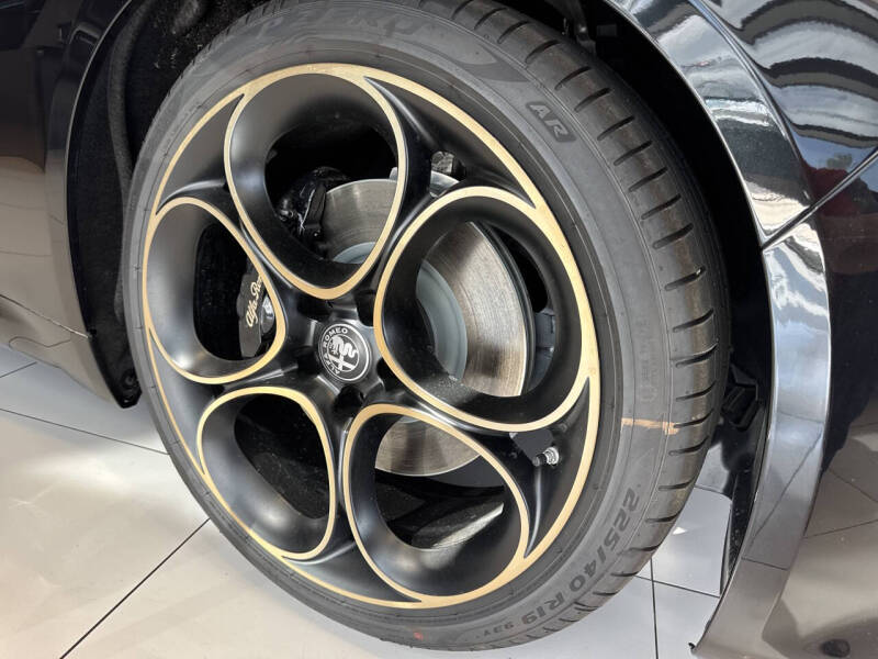 2025 Alfa Romeo Giulia Intensa