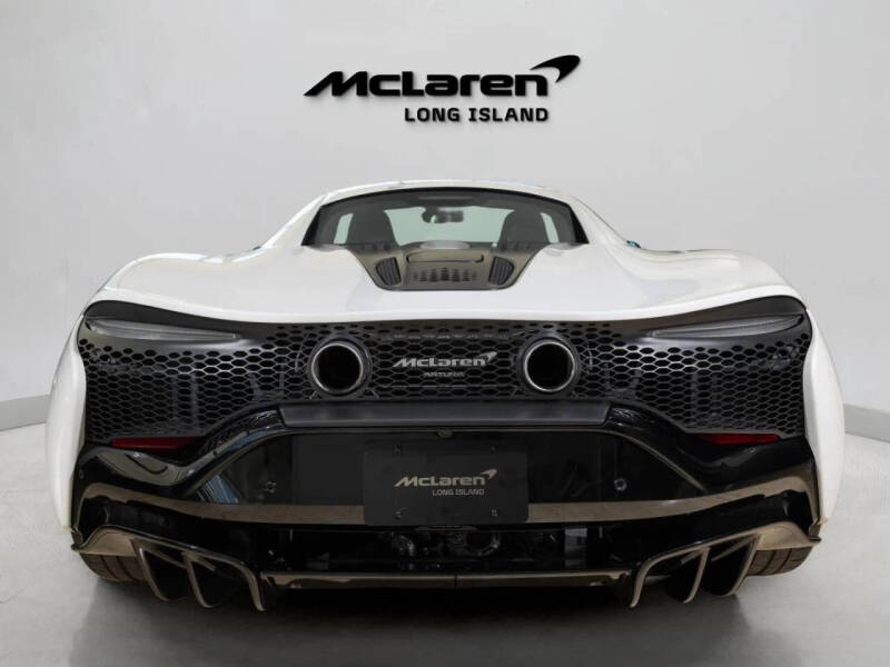 2024 McLaren Artura