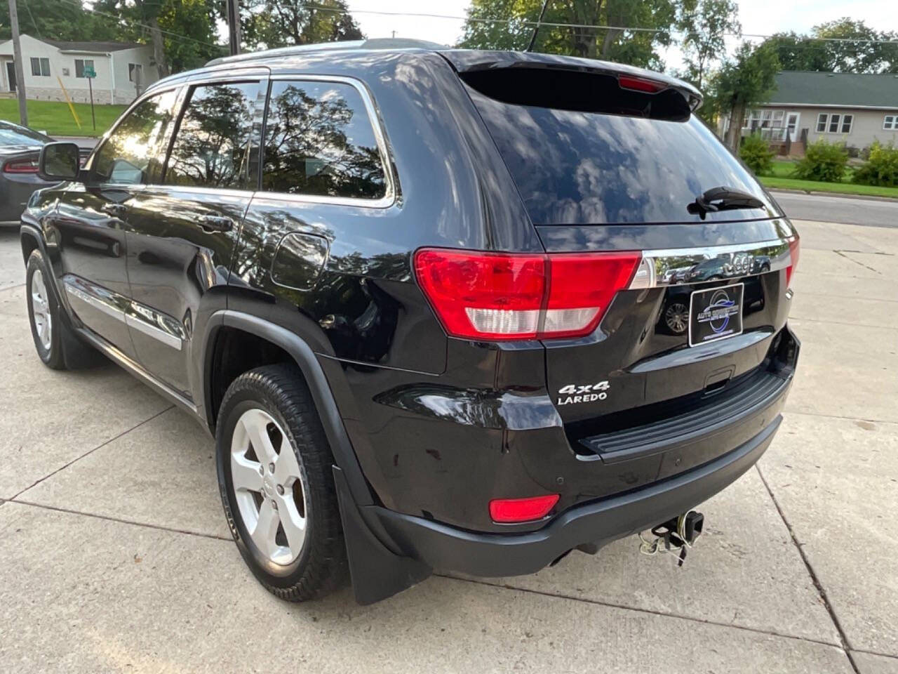 2011 Jeep Grand Cherokee for sale at Auto Connection in Waterloo, IA