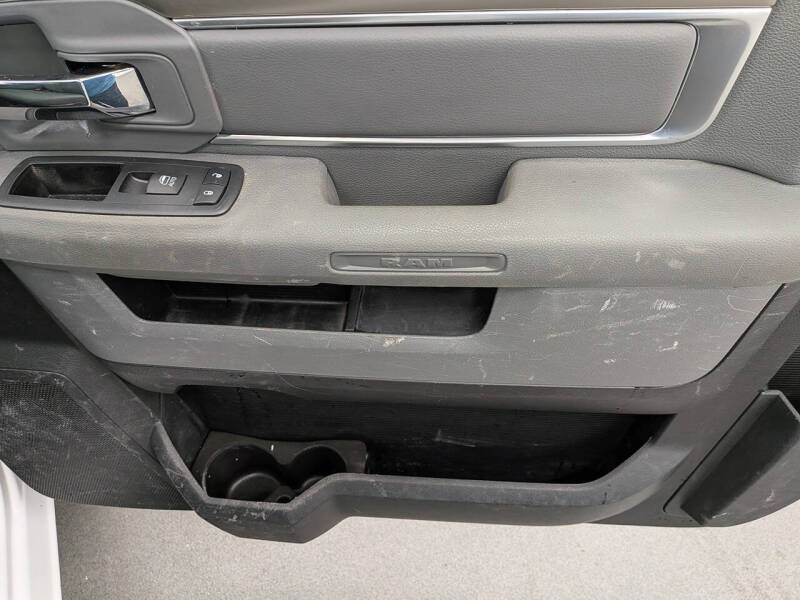 2016 RAM 1500 SLT