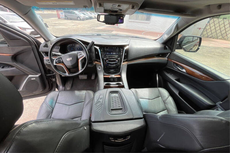 2016 Cadillac Escalade Luxury Collection