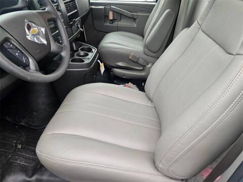 2025 Chevrolet Express 2500