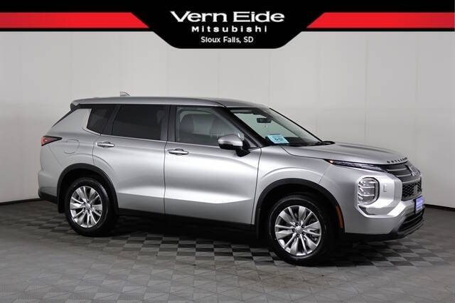 2026 Mitsubishi Outlander ES