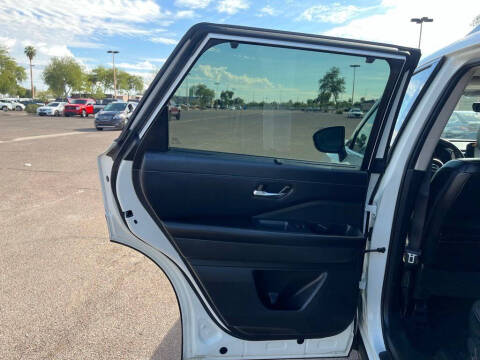 2023 Nissan Pathfinder SL