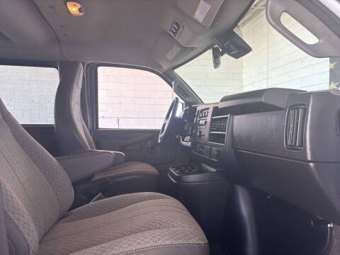 2025 Chevrolet Express LT 3500