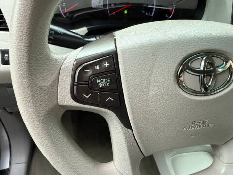 2013 Toyota Sienna LE 8-Passenger