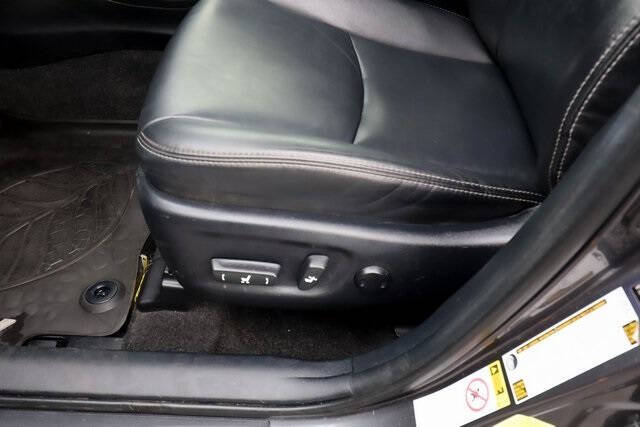 2017 Toyota Prius v Four