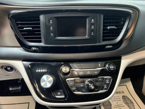 2017 Chrysler Pacifica LX