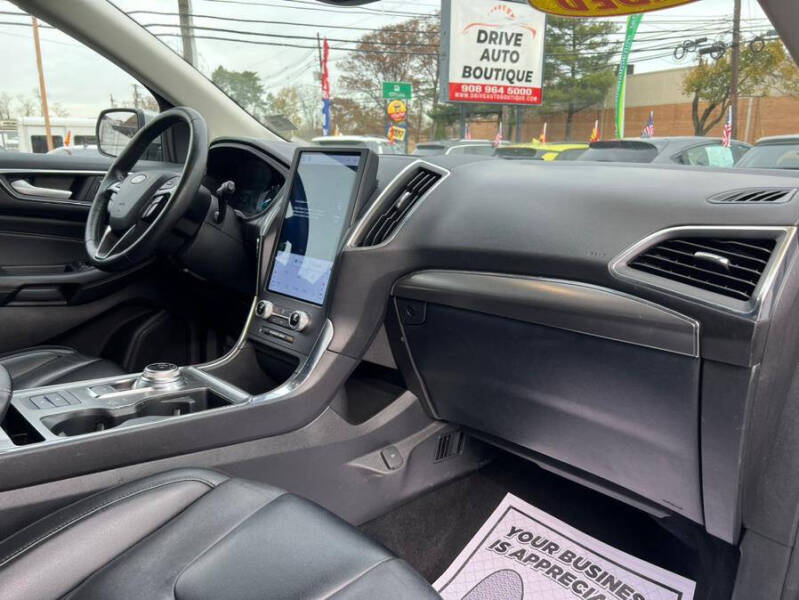 2022 Ford Edge Titanium