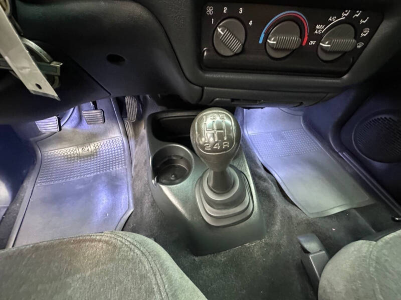 2000 Chevrolet S-10 LS