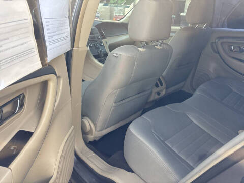 2013 Ford Taurus SE