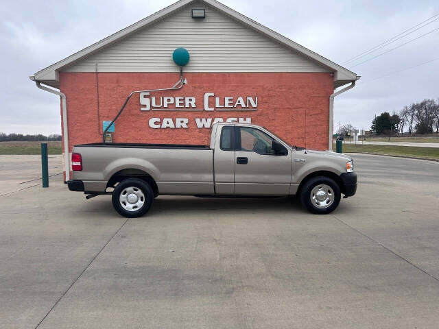 2005 Ford F-150 XL photo 2