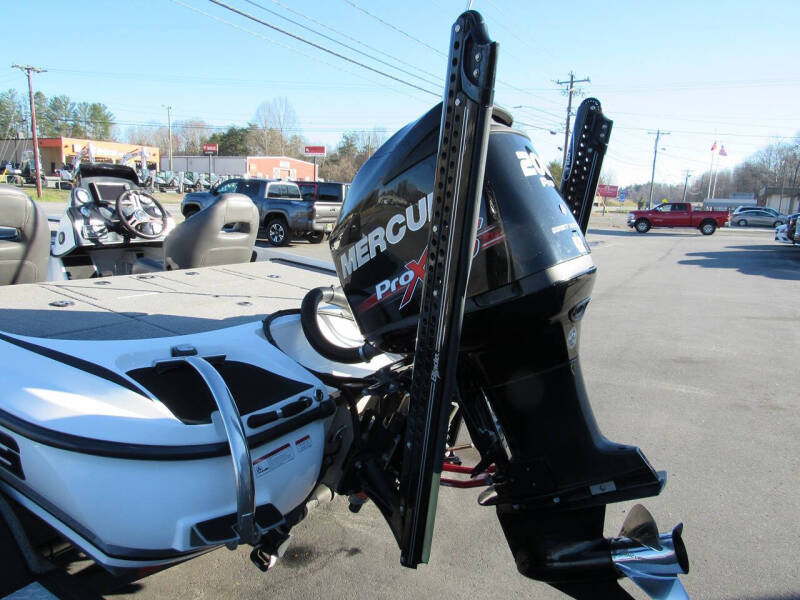2017 Nitro Z19
