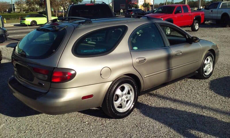 2005 Ford Taurus SE