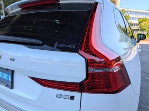 2023 Volvo XC60 B5 Plus Dark Theme