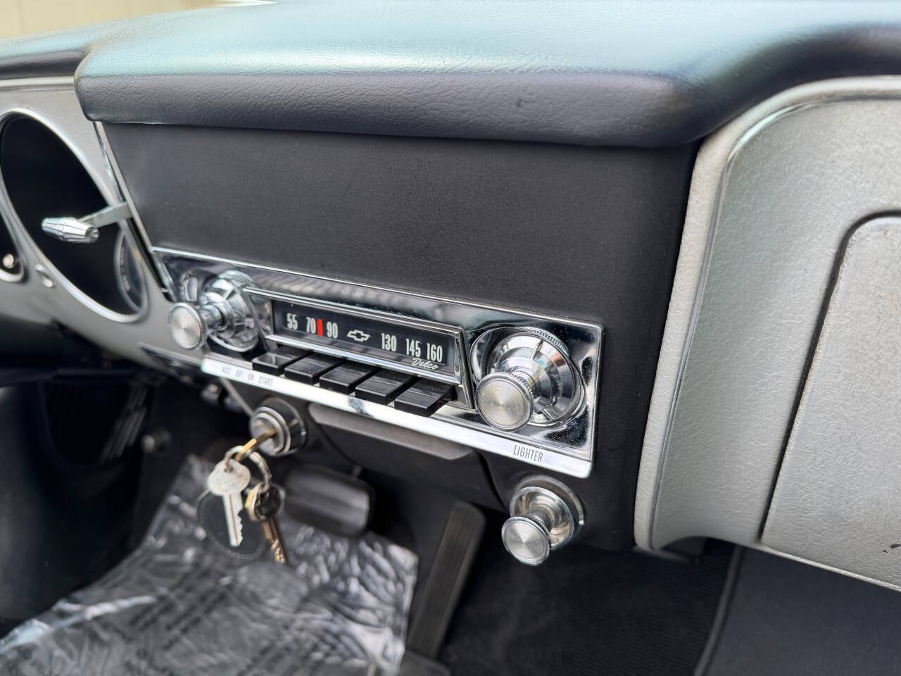 1965 Chevrolet Corvair 32