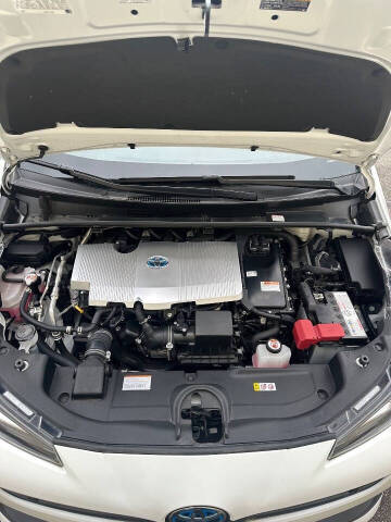 2022 Toyota Prius LE