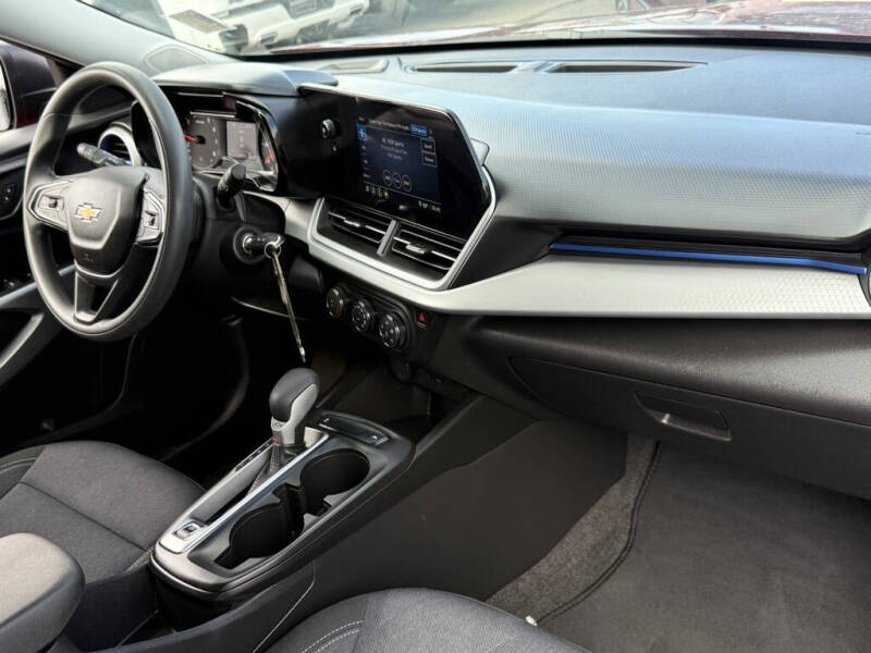 2025 Chevrolet Trax LS