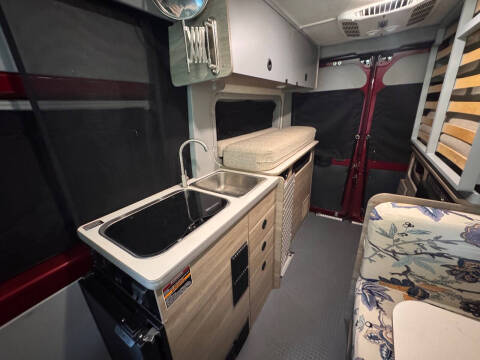 2022 Winnebago Solis