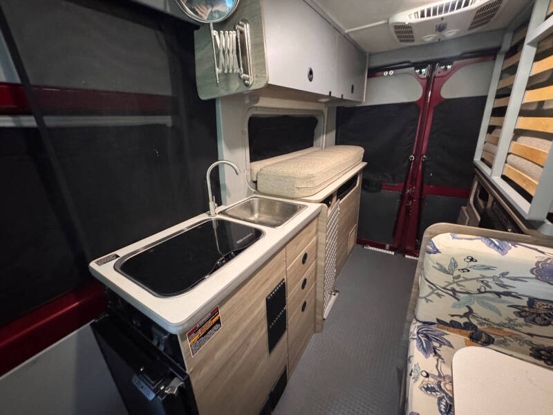 2022 Winnebago Solis