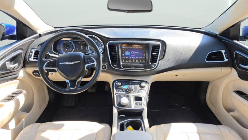 2017 Chrysler 200 Limited