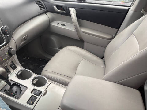 2013 Toyota Highlander SE