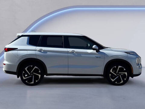 2023 Mitsubishi Outlander PHEV SE