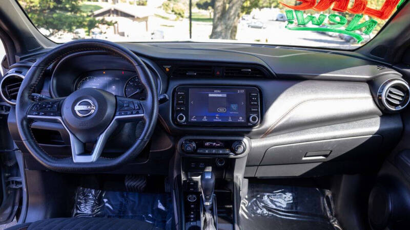 2023 Nissan Kicks SR