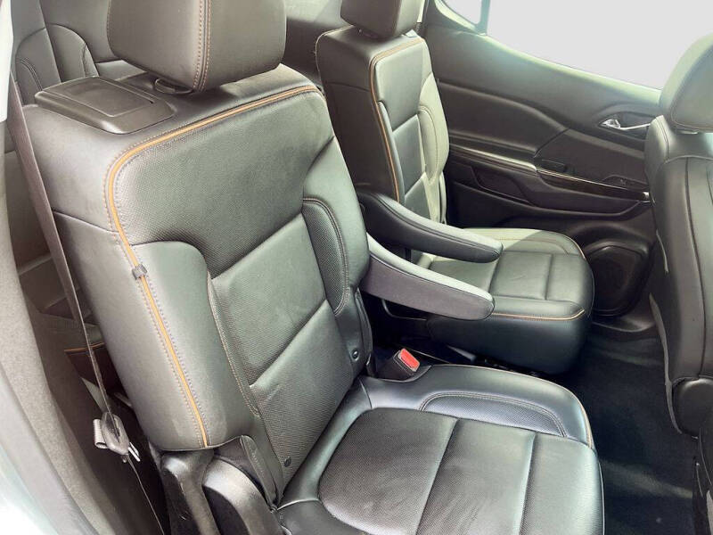 2023 GMC Acadia AT4