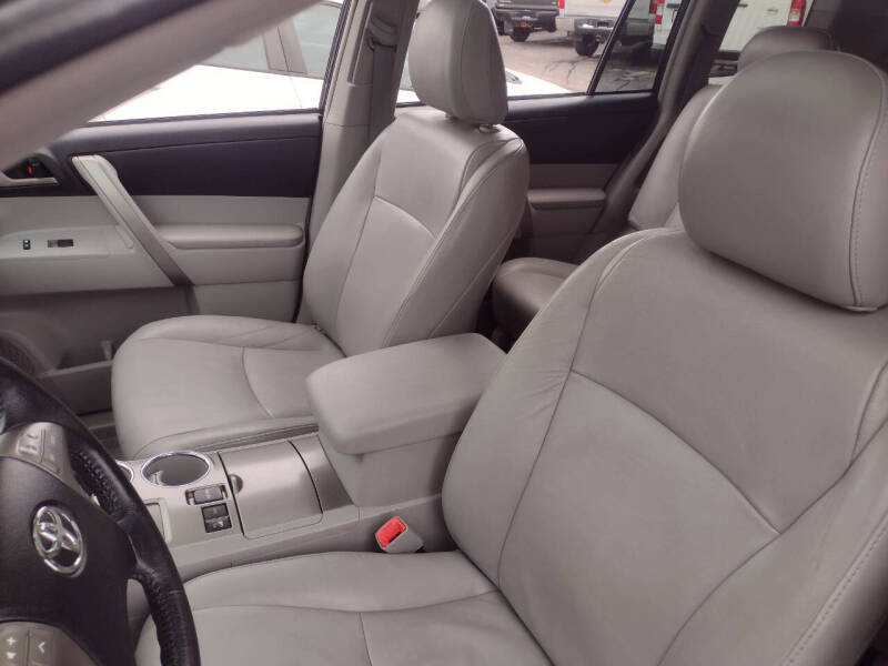 2010 Toyota Highlander SE photo 9