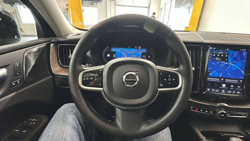 2023 Volvo XC60 B5 Plus Dark Theme
