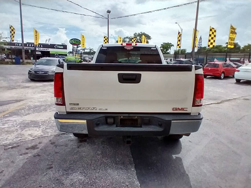 2009 GMC Sierra 1500 SLE photo 6