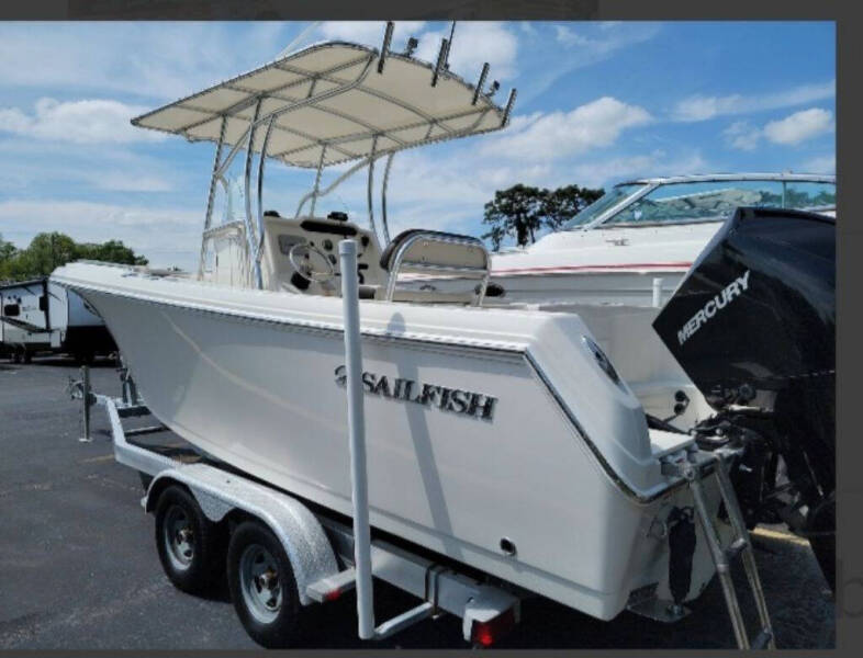 2022 Sailfish Boats 242 CC