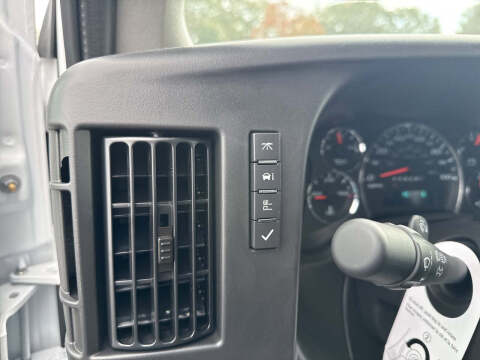 2025 Chevrolet Express LS 3500