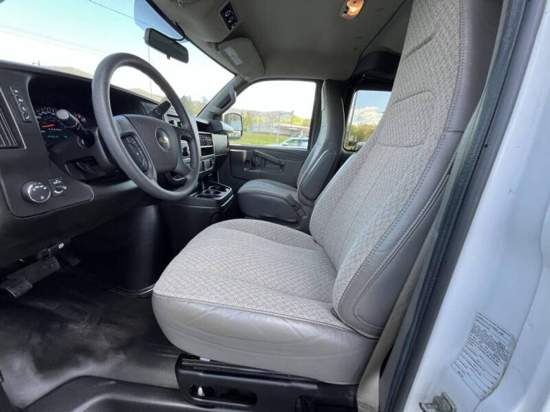 2022 Chevrolet Express LS 3500