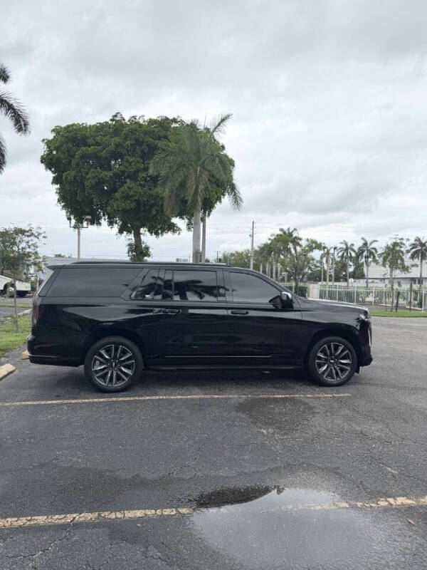 2022 Cadillac Escalade ESV Luxury