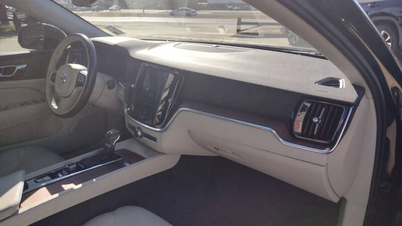 2019 Volvo S60 T5 Momentum