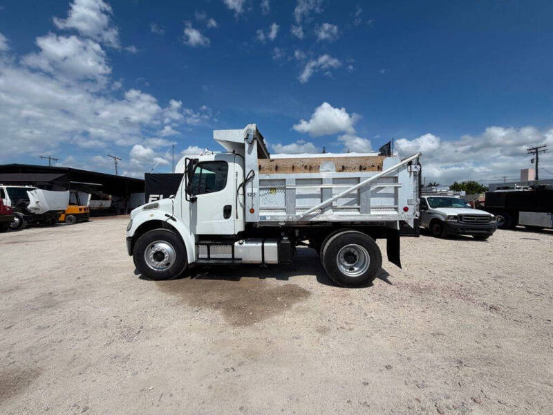2013 Freightliner M2 106