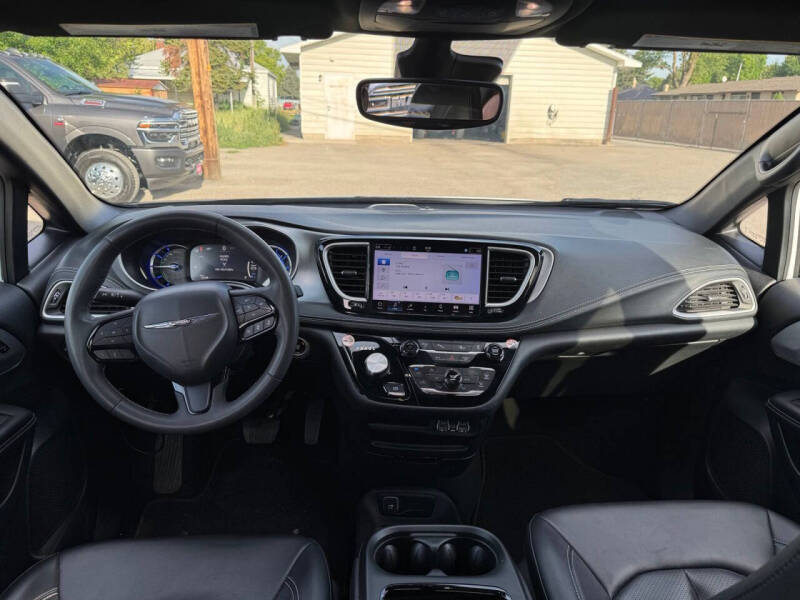 2024 Chrysler Pacifica Plug-In Hybrid