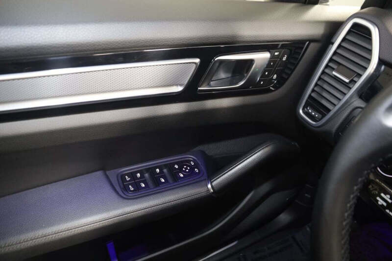2023 Porsche Cayenne Platinum Edition