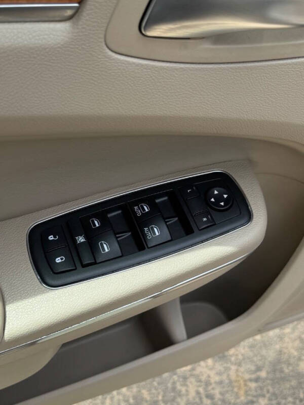 2012 Chrysler 300 C