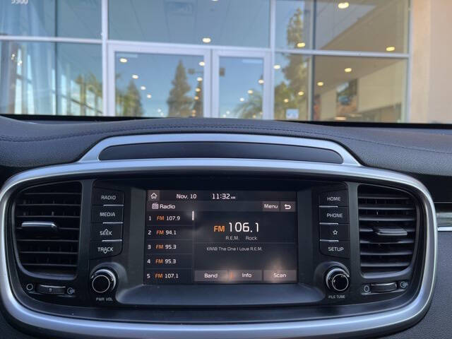 2019 Kia Sorento S V6