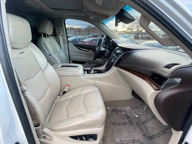 2016 Cadillac Escalade Luxury Collection