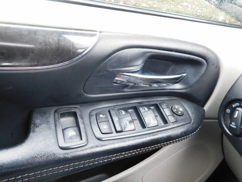 2016 Chrysler Town and Country Touring